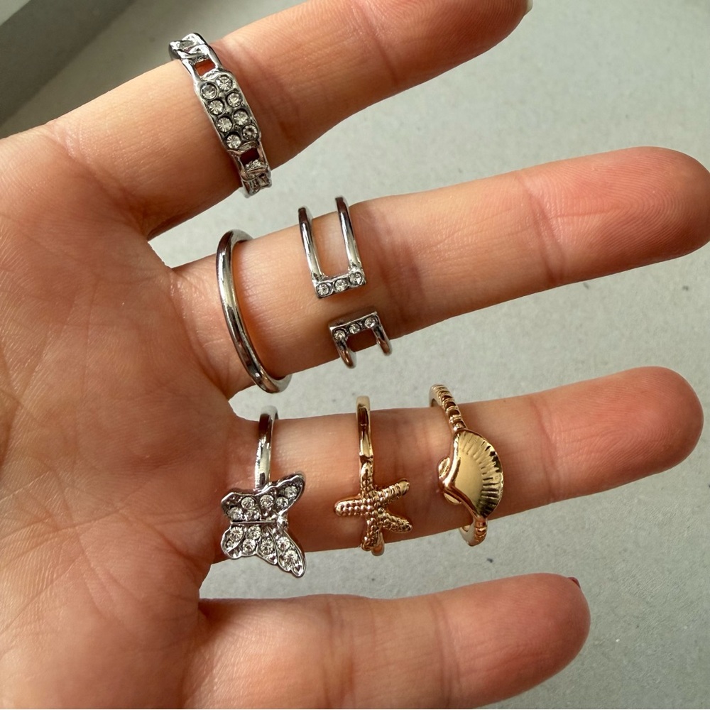 5 Stackable Rings in Gold & Silver Metal